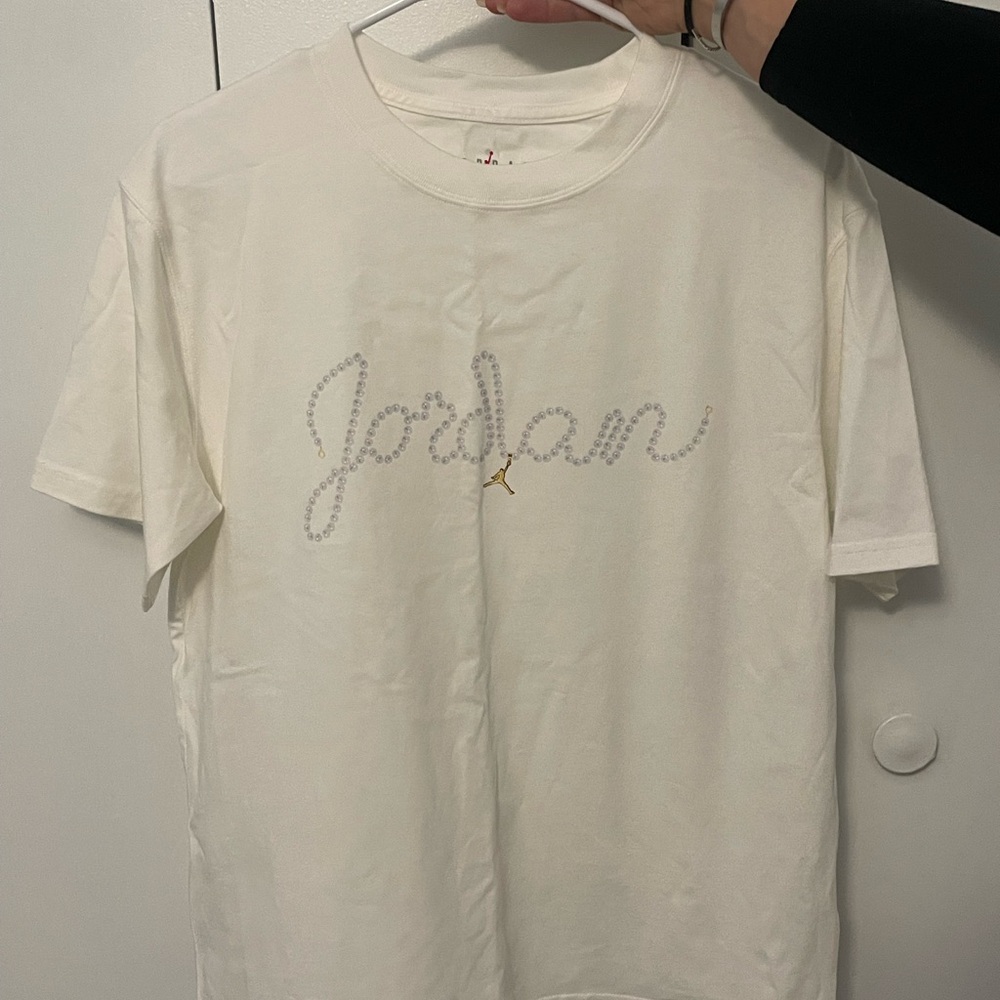 Jordan Cream T-Shirt with Gold Accent